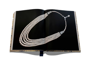 Beyond Extravagance: A Royal Collection of Gems and Jewels (Deluxe Edition)